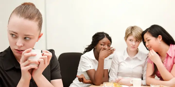 Ketika Memiliki Bos Killer, Tetaplah Berpositif Thinking Dan Lakukan Ini 4 Nggosip di Kantor